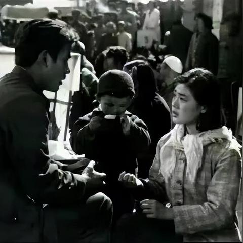 94岁战神奶奶狂刷上万局，广告轰炸下《空当接龙》稳如泰山，实力见证新传奇