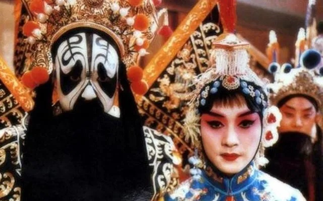 成龙戏规坚守,错过《霸王别姬》经典吻戏,传承银幕新风尚 成龙戏规坚守,错过《霸王别姬》经典吻戏,传承银幕新风尚