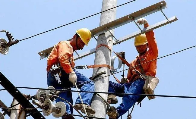 高材生转水电工，薪资翻三倍，工作时长更短，生活品质飞跃