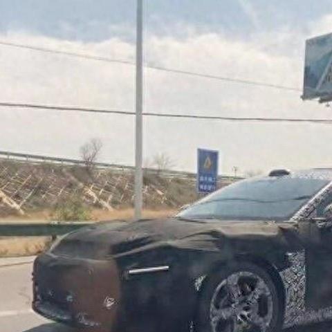 小米明年新车潮：SU7行政版领衔，增程SUV再添两款