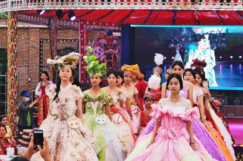 Yasal漫展造型大胆！仅用几块布打造惊艳服饰！