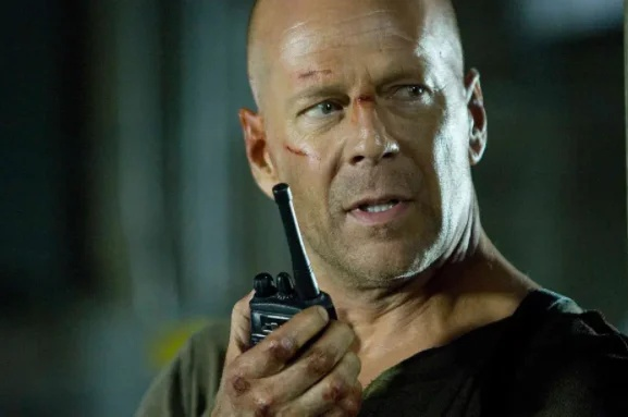 虎胆龙威6真能延续硬核爽感？老玩家实测30小时后的7个关键结论