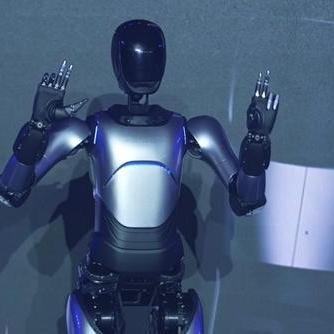 全球首秀!稚晖君背包机器人,便携出行新潮流 全球首秀!稚晖君背包机器人,便携出行新潮流