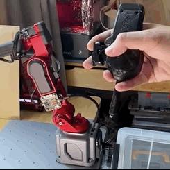 全球首秀!稚晖君背包机器人,便携出行新潮流 全球首秀!稚晖君背包机器人,便携出行新潮流