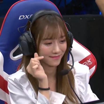 Faker成都行风采升级，全新造型帅气亮相引狂潮