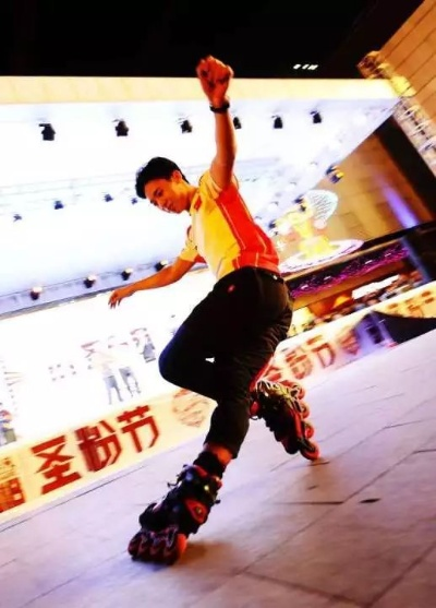 轮滑竞速新体验，比利带你飞驰畅玩！