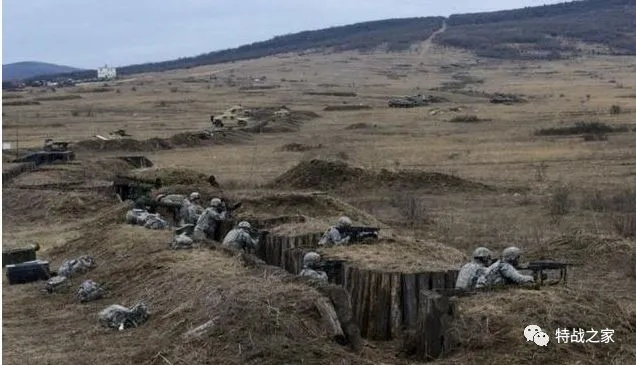 散兵坑到底藏着多少生存秘密？老玩家压箱底的蹲坑战术全曝光