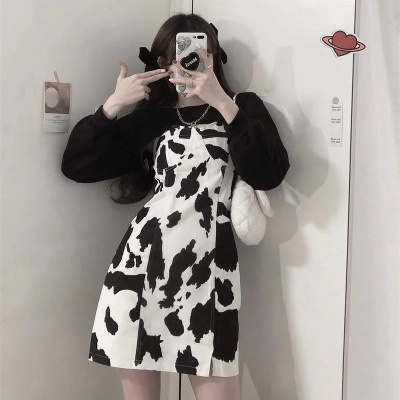 韩版潮流裙装，奶牛内衣新潮搭配，吸睛造型惊艳亮相