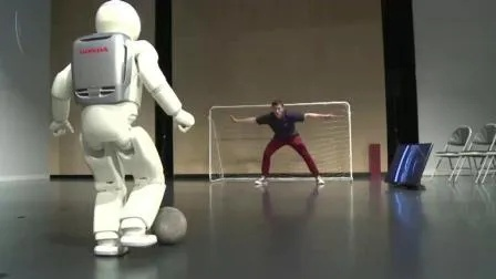 机器人绝技：千里回旋踢，同伴瞬间飞越二里地