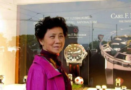 68岁阿姨92万购名表证真爱，情感投资见证深情厚谊