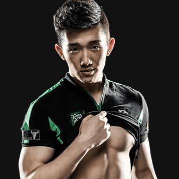 暴躁姐怒砸电脑引热议，男友懊悔补救新招频出