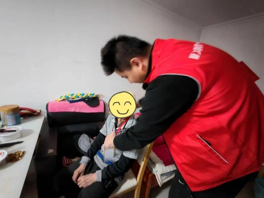 热心邻居勇救沉迷游戏玩家，创新救援诠释邻里情深