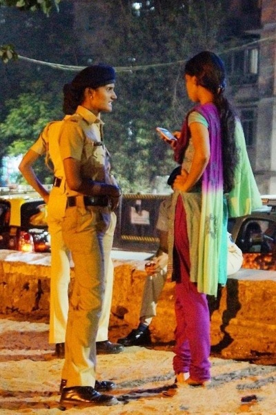 印度跨性别警花上任：卖艺乞讨逆袭新篇章