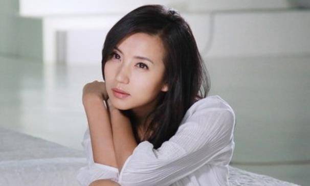 张柏芝撞脸女神七七加盟剧组，激情备战新戏！