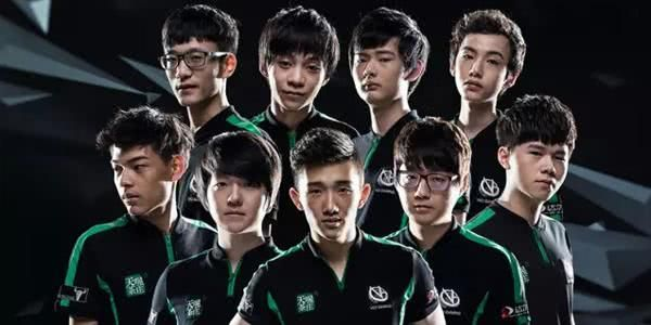 LOL崩服十年续约疑云,网友热议:草台班子如何逆袭? LOL崩服十年续约疑云,网友热议:草台班子如何逆袭?