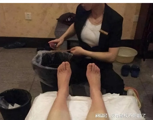 洗脚姐姐意外囧态，君子好色新视角揭秘