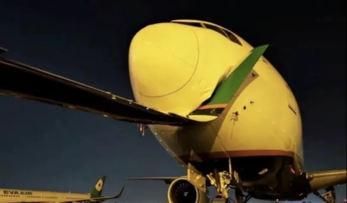 长荣航空机长怒打副机长,揭秘超速滑行内幕惊魂! 长荣航空机长怒打副机长,揭秘超速滑行内幕惊魂!