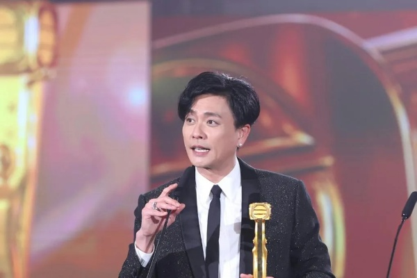 TVB视帝黄宗泽喜提大奖，心潮澎湃宣布时刻震撼来袭