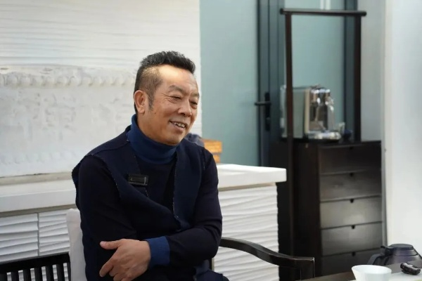 贾国龙打造舒适宿舍：品牌枕头升级员工好梦