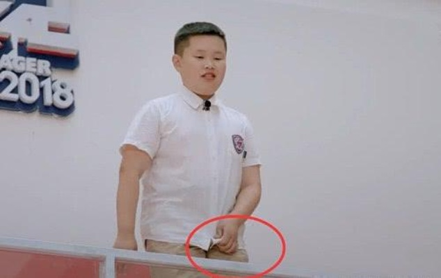 电竞奇才12岁辍学，28小时极限挑战尿裤子，电竞精神震撼全场！