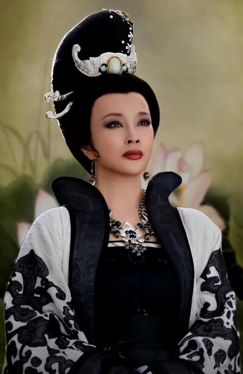 75岁刘晓庆再演武则天，毛戈平量身打造新妆传奇