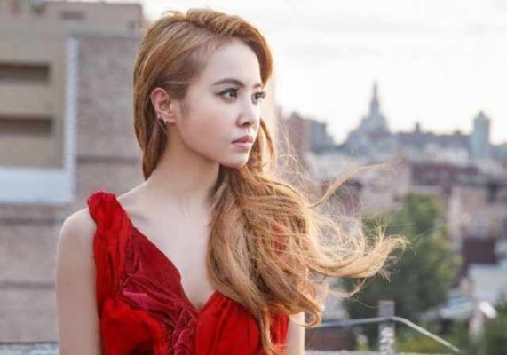 天后蔡依林恋爱心切，友介绍对象，光环成阻碍，寻真爱新篇章