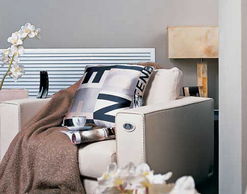 床边穿搭禁忌:外裤坐床易过敏,医生警示需注意 床边穿搭禁忌:外裤坐床易过敏,医生警示需注意