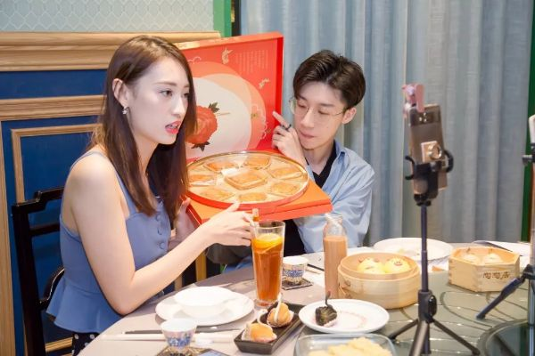 广州网红餐厅直播引争议,隐私边界引发网友热议 广州网红餐厅直播引争议,隐私边界引发网友热议