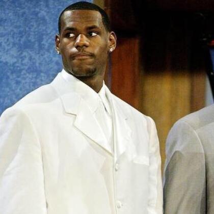 LOL新英雄刚上线就霸榜?我用30把实战拆解它的「隐形统治力」 LOL新英雄刚上线就霸榜?我用30把实战拆解它的「隐形统治力」