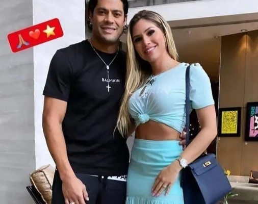 巴西球星胡尔克现任妻子卡米拉喜怀龙凤胎，前妻侄女身份引关注