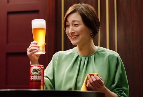 闫学晶哭穷风波代价惨重,媒体深度剖析新视角 闫学晶哭穷风波代价惨重,媒体深度剖析新视角