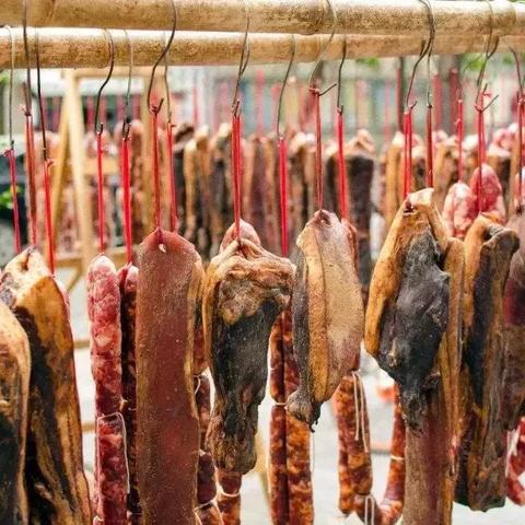 女子求助杀年猪，网友助力5头猪狂欢，年味更浓！