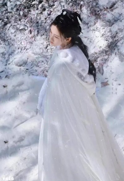 陈都灵《剑来》惊艳亮相,路透美裙仙气缭绕,清冷气质独领风骚 陈都灵《剑来》惊艳亮相,路透美裙仙气缭绕,清冷气质独领风骚