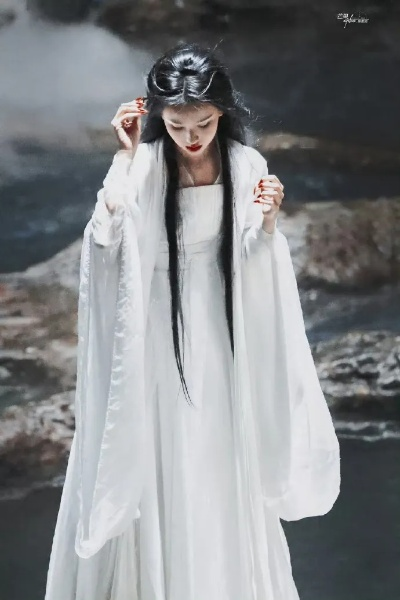 陈都灵《剑来》惊艳亮相,路透美裙仙气缭绕,清冷气质独领风骚 陈都灵《剑来》惊艳亮相,路透美裙仙气缭绕,清冷气质独领风骚