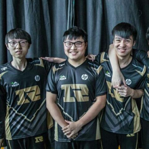 LOL十年博主财富自由,停更揭秘人生新篇章 LOL十年博主财富自由,停更揭秘人生新篇章