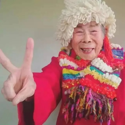 81岁奶奶游戏直播爆红,温情背后见证人生新篇章 81岁奶奶游戏直播爆红,温情背后见证人生新篇章