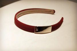 女子变金镯店主“软火烧金”巧施策略，八折优惠引关注