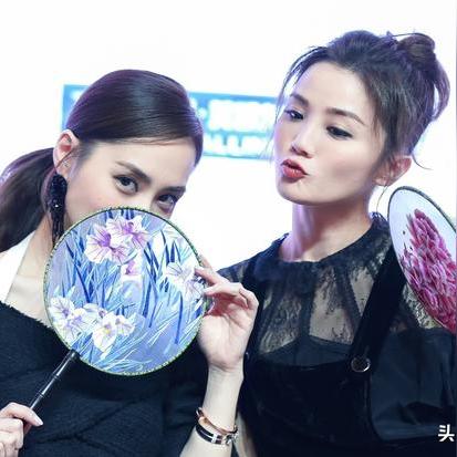 44岁阿娇与43岁阿Sa同框，惊艳再现经典选美风采，揭秘时光逆龄秘籍