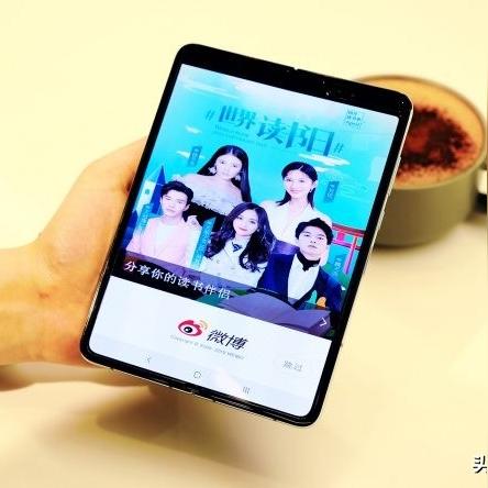 iPhone Fold真全面屏首曝：颠覆视觉体验的全新设计！