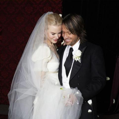 劳拉变脸悉尼妹,游戏新潮流引领者 劳拉变脸悉尼妹,游戏新潮流引领者