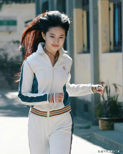 刘亦菲青春校园旧照曝光，探寻古早风华再现时光印记