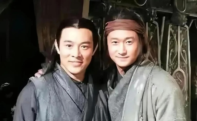 吴京李连杰谢霆锋主演，镖人风起大漠新篇章，热血江湖再掀风云