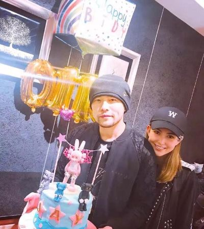 周杰伦11周年甜蜜告白：昆凌夫妇合影曝光，周妈昆爸齐祝福，幸福升级！