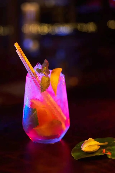 蒂法酒吧微醺摇曳,速来共饮一杯浪漫时光 蒂法酒吧微醺摇曳,速来共饮一杯浪漫时光