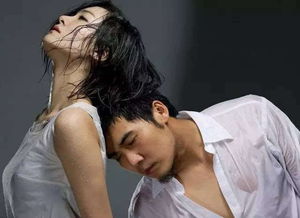 嫩模出轨引热议，胸肌囧图背后男人理解新视角