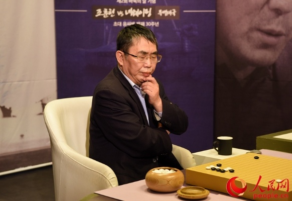 围棋传奇交汇:韩国“围棋皇帝”深情告别棋圣聂卫平,共谱友谊新篇章 围棋传奇交汇:韩国“围棋皇帝”深情告别棋圣聂卫平,共谱友谊新篇章