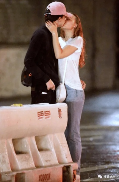 青春火花！23岁年龄差"小辣椒"与"甜茶"激情戏感赞不已