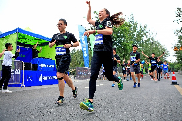 巨脚狂奔惊险启幕，揭秘《RUN RUN RUN》大脚踩你新篇章