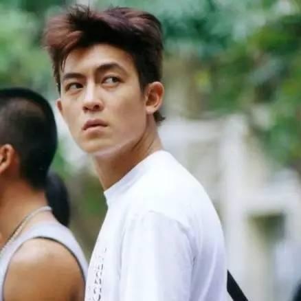 陈冠希近照再现赵本山神韵，网友热议：痞帅升级新风尚