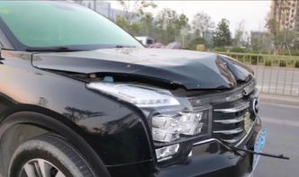 美国女星惨遭两车撞击，闯红灯悲剧引发关注